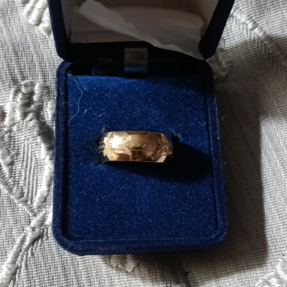 A family heirloom, sz7 this ring is 14kt gold plated
